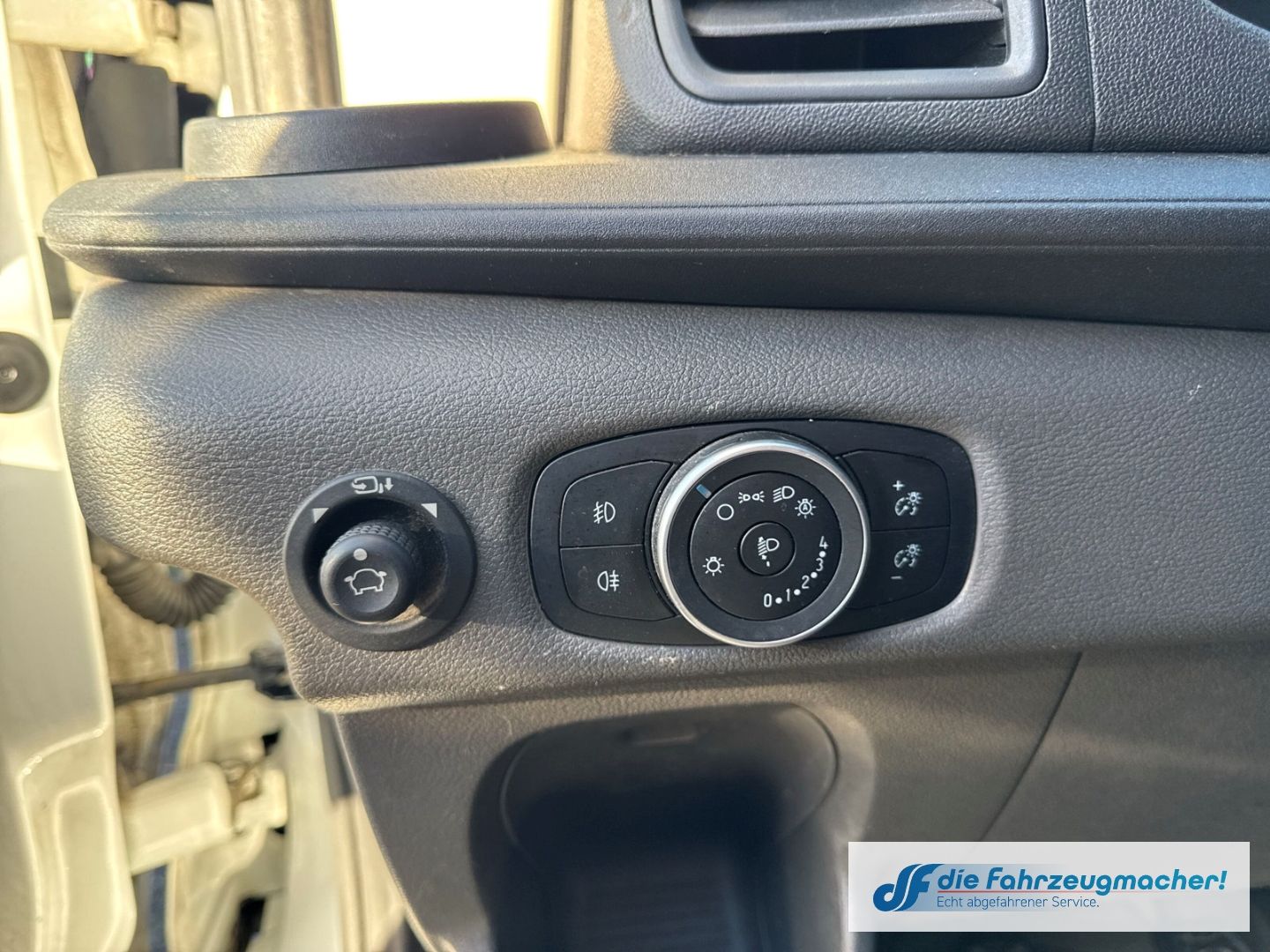 Fahrzeugabbildung Ford Transit Kasten 350 L3 Trend AHK DAB SHZ *EXPORT