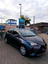 Toyota Yaris 1.Hand,wenig Kilometer - Toyota Yaris Gebrauchtwagen in Krefeld