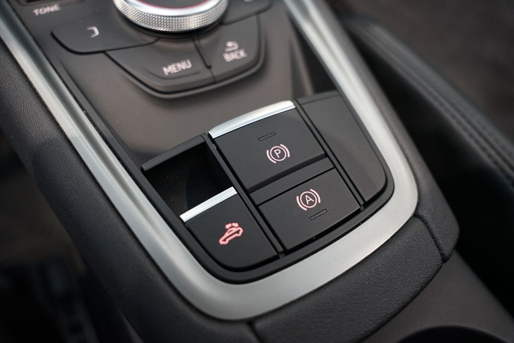 AUDI TT Roadster 1.8 TFSI | MMI | Xenon | Alcantara AUDI TT Roadster 1.8 TFSI | MMI | Xenon | Alcantara