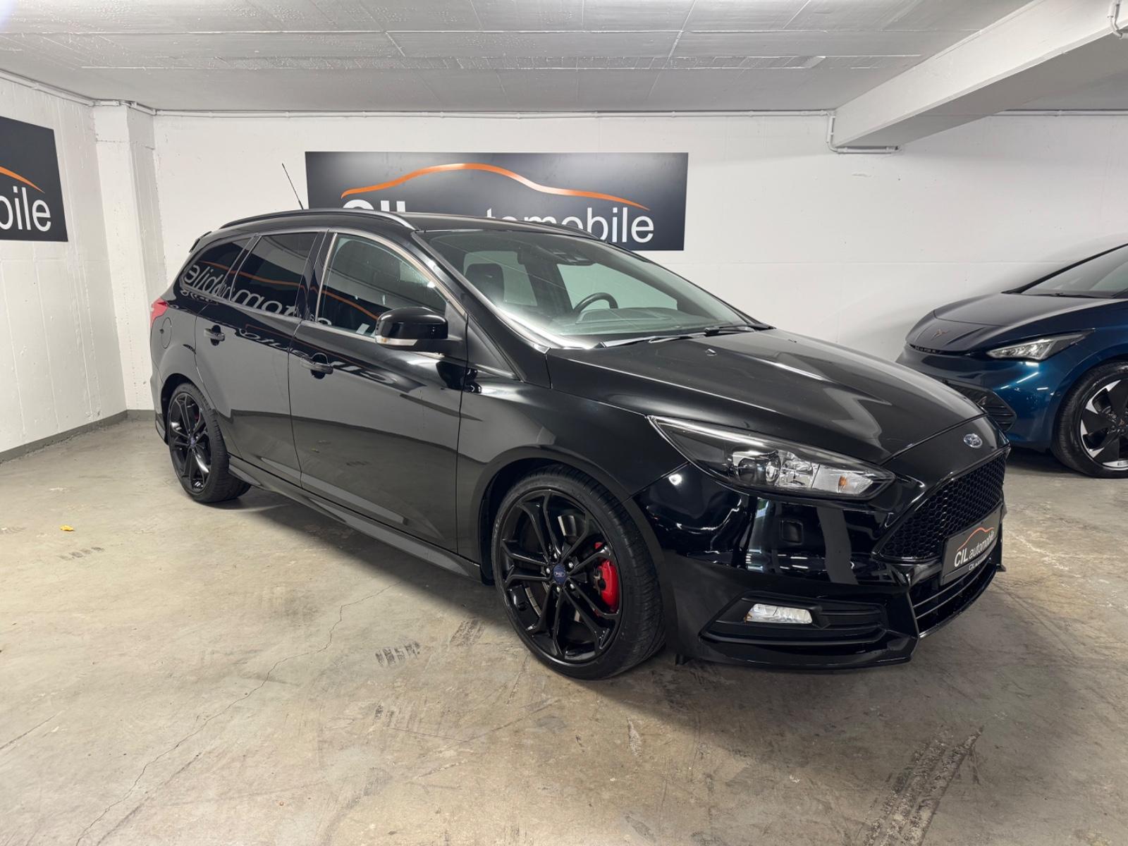 Ford Focus Turnier ST*RECARO*NAVI*