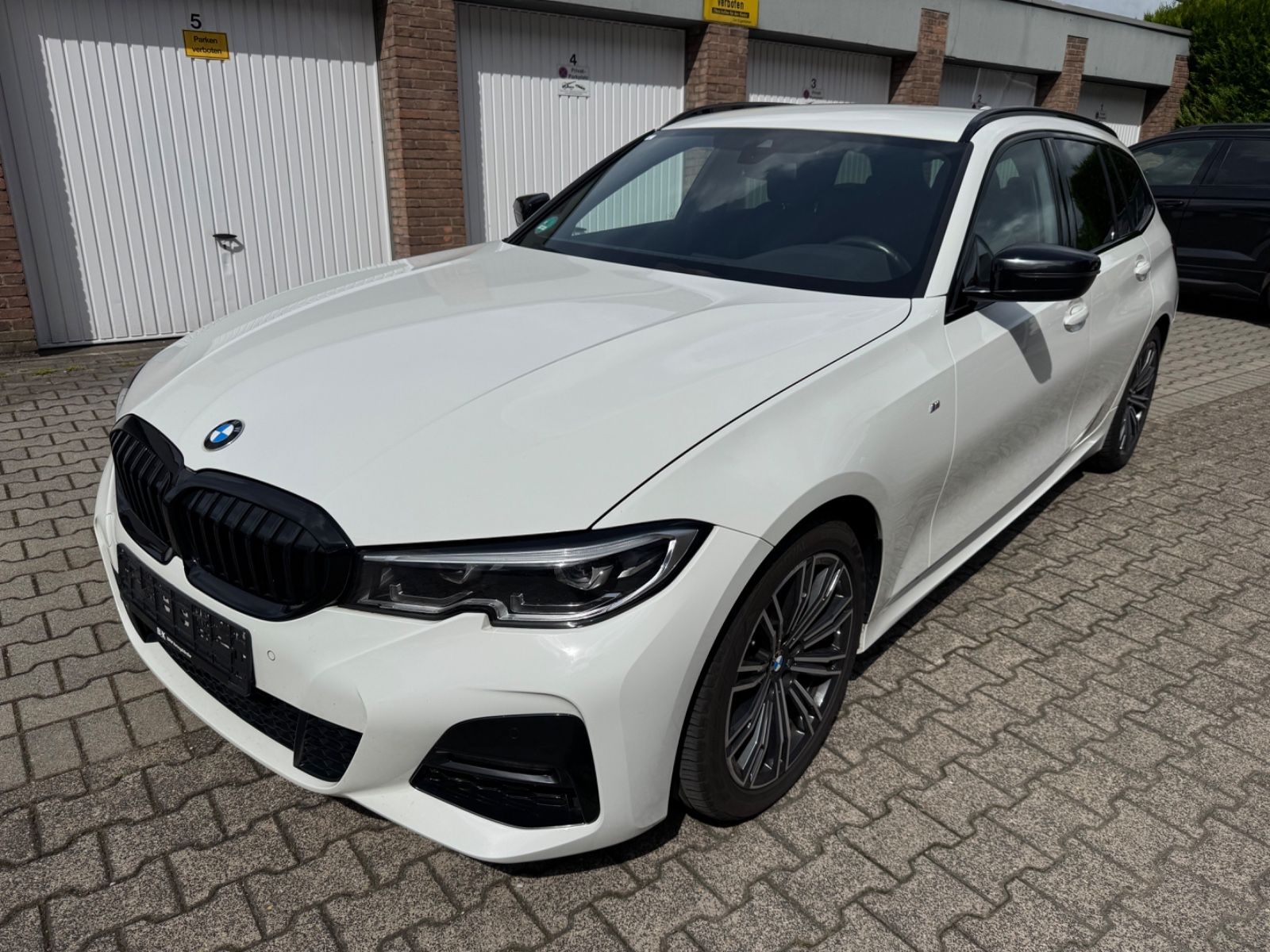BMW 320 d M Sport Shadow Line-LED-Navi-H&amp;K-Top!