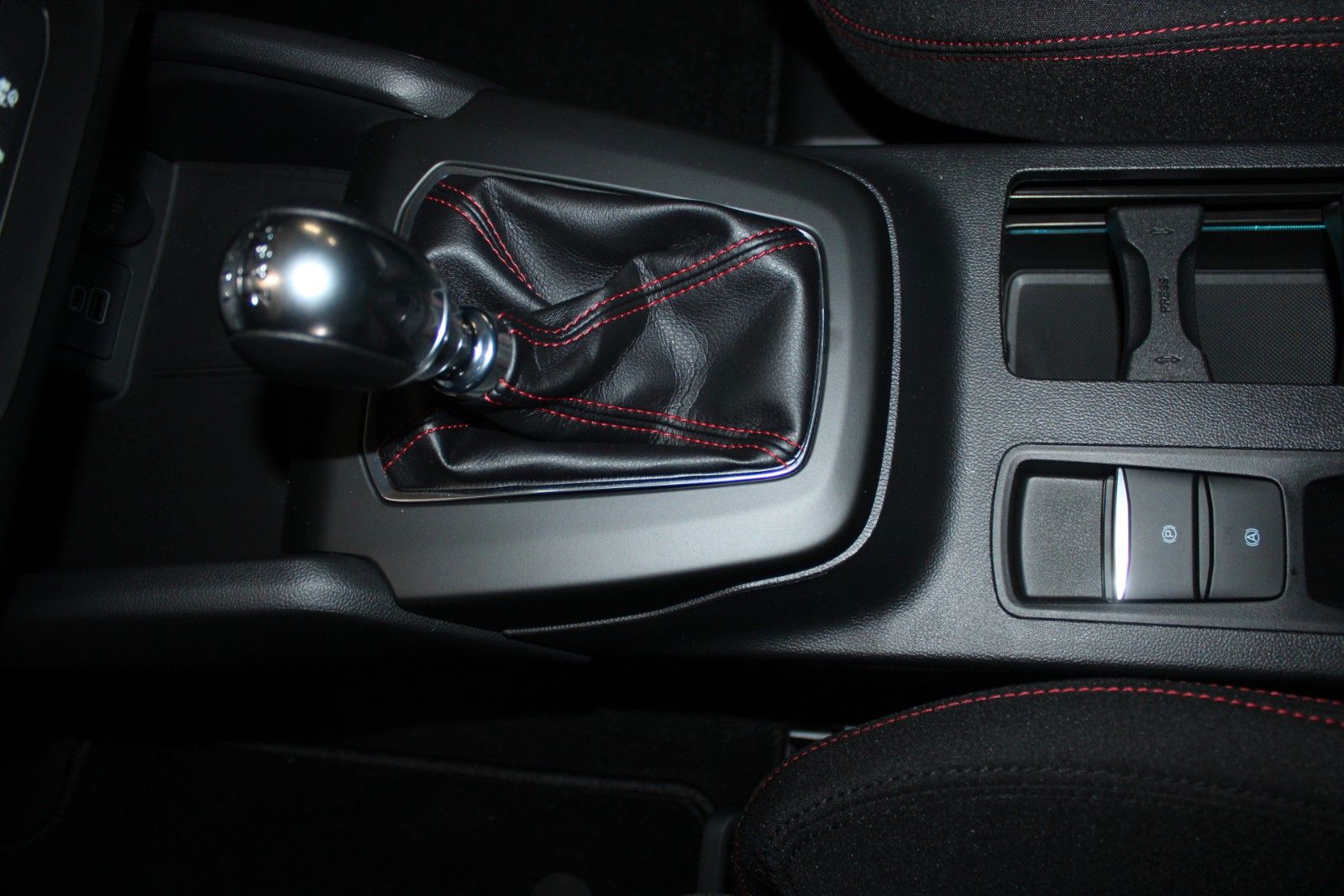 Fahrzeugabbildung Ford Focus ST-Line AHK GJR LED B&O ACC CAM SOFORT