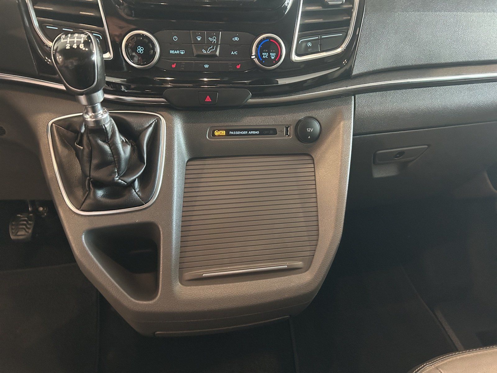 Fahrzeugabbildung Ford Ford Tourneo Custom Titanium X 320L1 Ecoblue