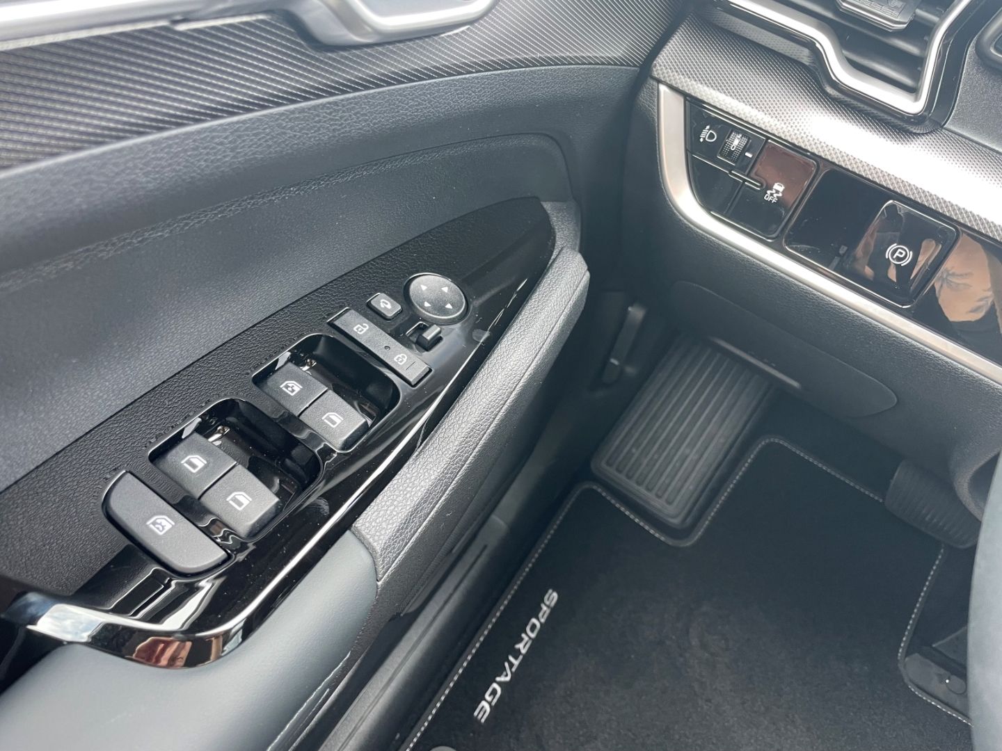 Fahrzeugabbildung Kia Sportage Vision MildHybrid LED Verkehrszeichener
