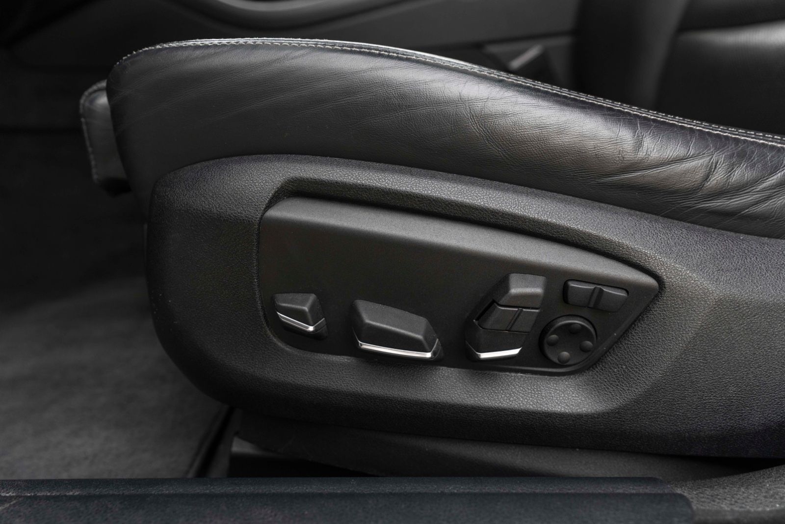 Fahrzeugabbildung BMW 550I M-SPORTPAKET HUD H&K LED KAM ACC