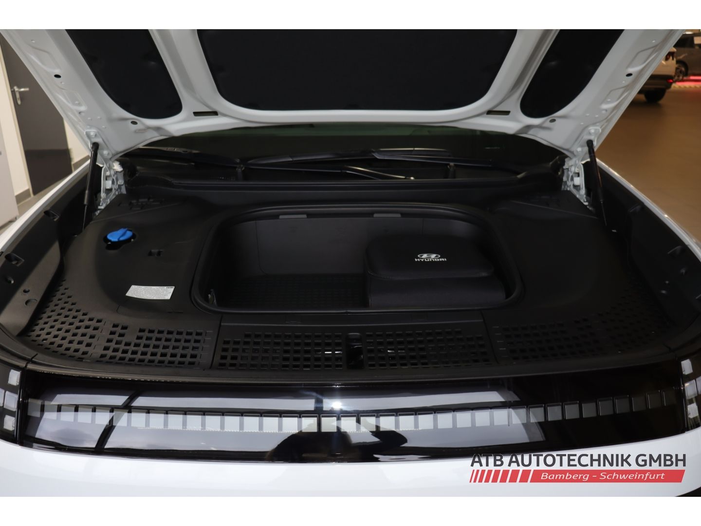 Fahrzeugabbildung Hyundai IONIQ 9 6-Sitzer MY26 UNIQ 110 kWh 307 PS PANO-D