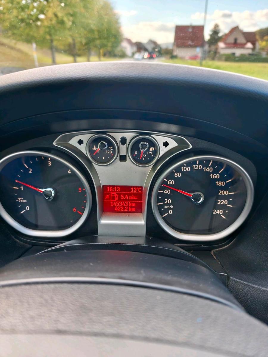 Ford Focus 2010 — photo 6