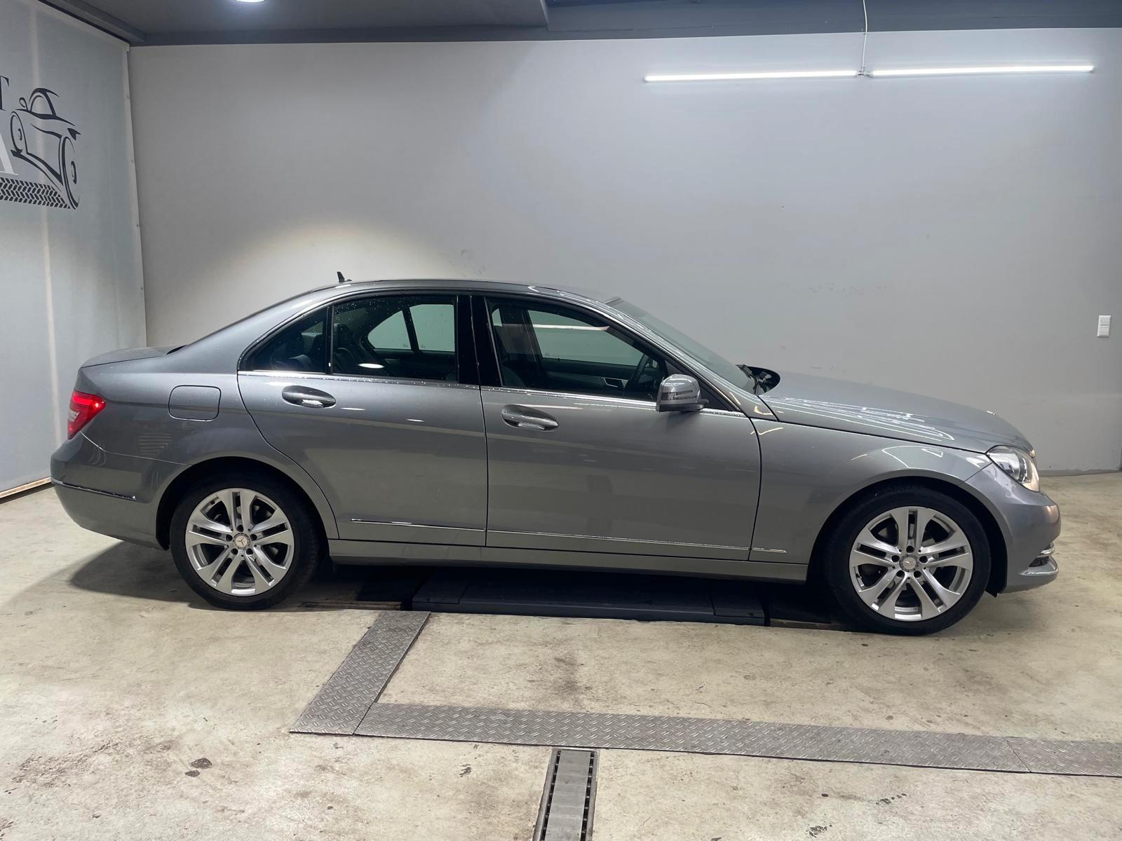 Mercedes-Benz C 180 C Limousine C 180 CGI BlueEfficiency