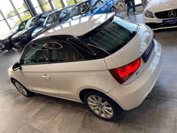 Audi A1 ambition *BI-XENON*NAVI*SZHZ*TEMPOMAT*PDC*