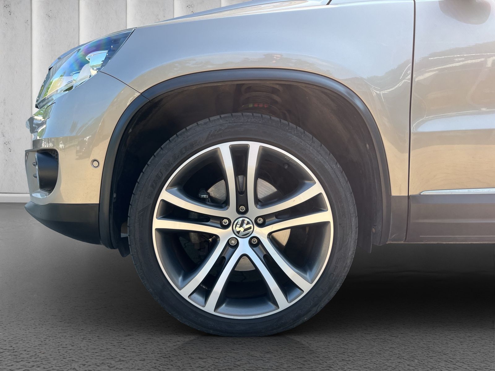 Fahrzeugabbildung Volkswagen Tiguan Sport & Style**4Motion**DSG**Leder**TOP**