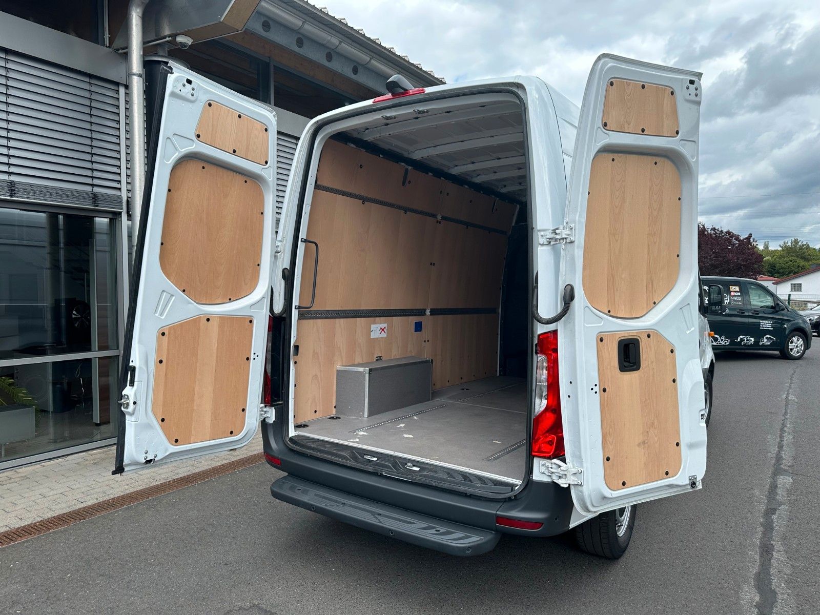 Fahrzeugabbildung Mercedes-Benz Sprinter 317 CDI 3665 9G Klima 360 SHZ Tempomat
