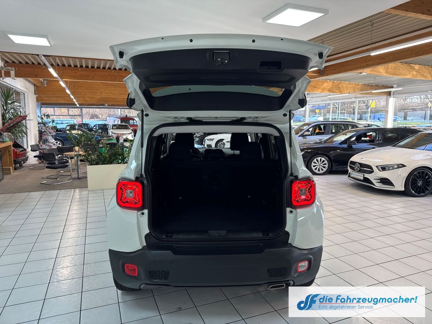 Fahrzeugabbildung Jeep Renegade Limited FWD Navi Soundsystem ACC DAB Am