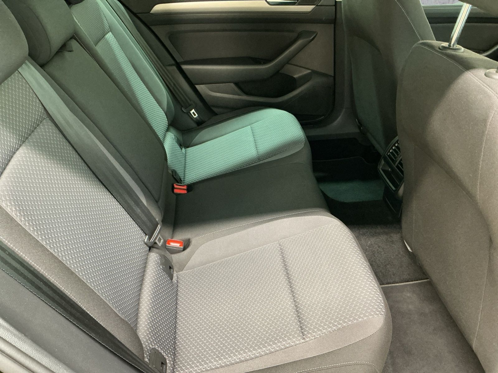 Volkswagen Passat Variant - Bild 16