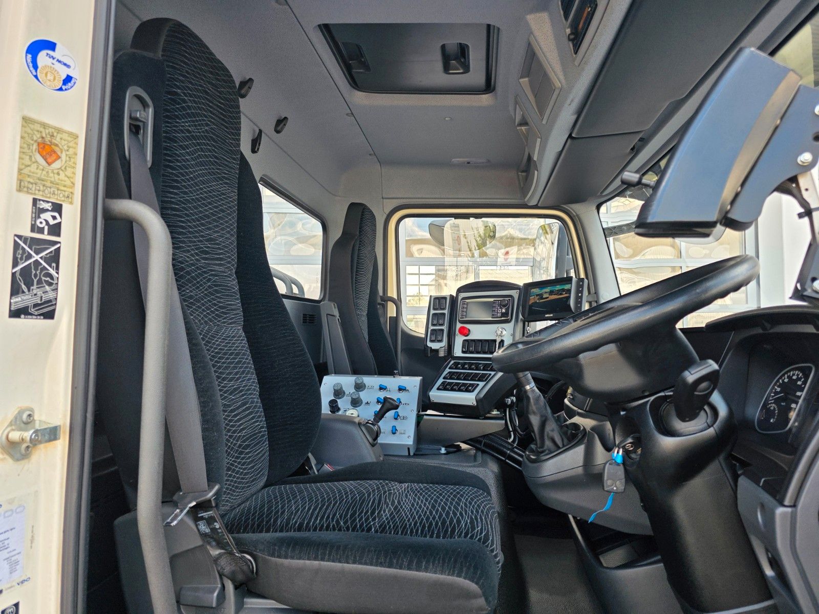 Fahrzeugabbildung Mercedes-Benz Atego 1323 LKO FAUN VIAJET 6 R H - Heckabsaugung