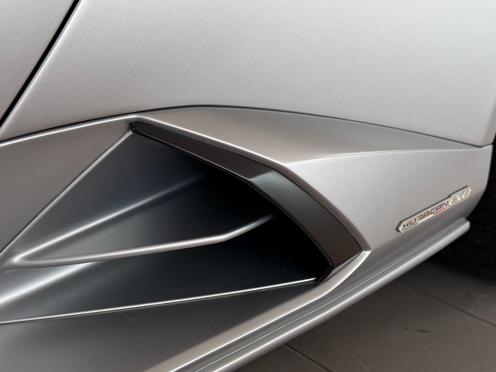 Fahrzeugabbildung Lamborghini Huracán EVO V10 /LIFT/SENSONUM/KAMERA/ACC
