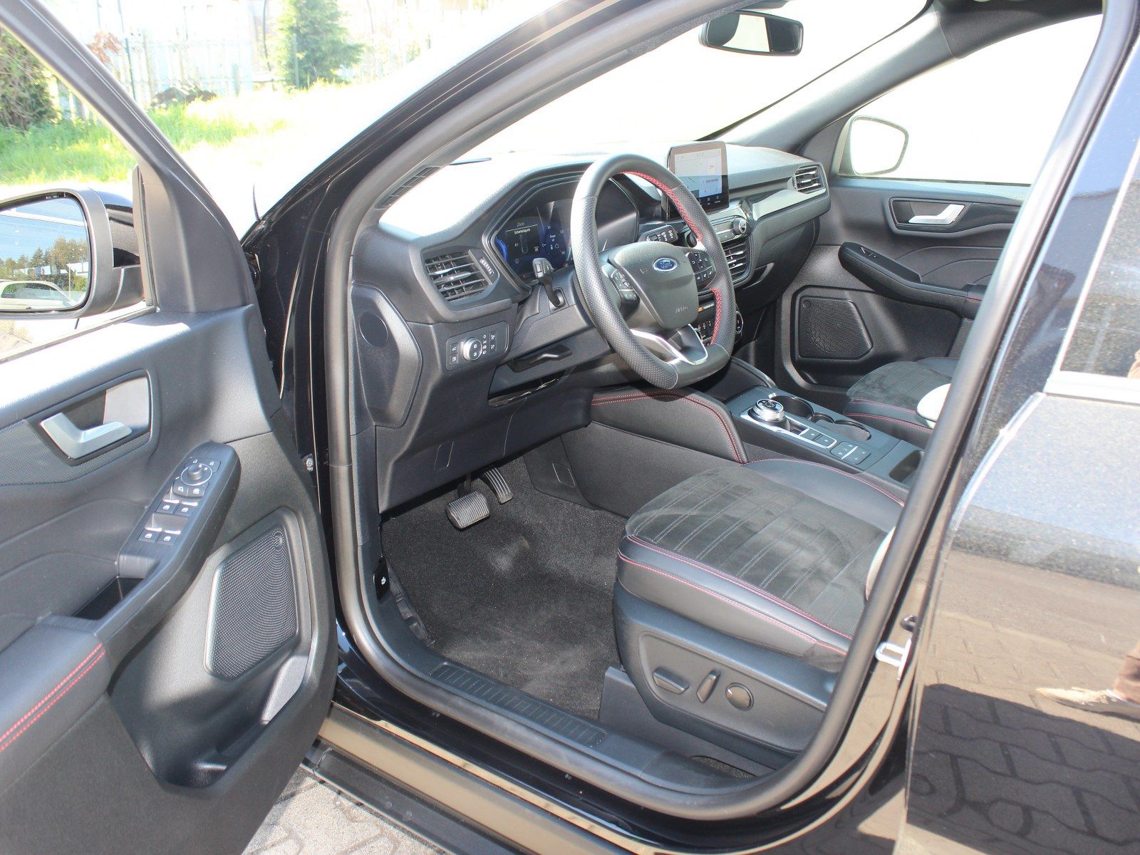 Fahrzeugabbildung Ford Kuga Plug-In Hybrid ST-Line X 2,5 Duratec