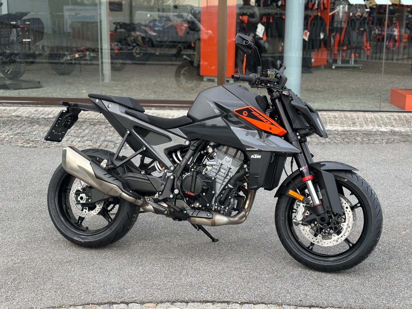 Fahrzeugabbildung KTM 990 Duke Modell 2024