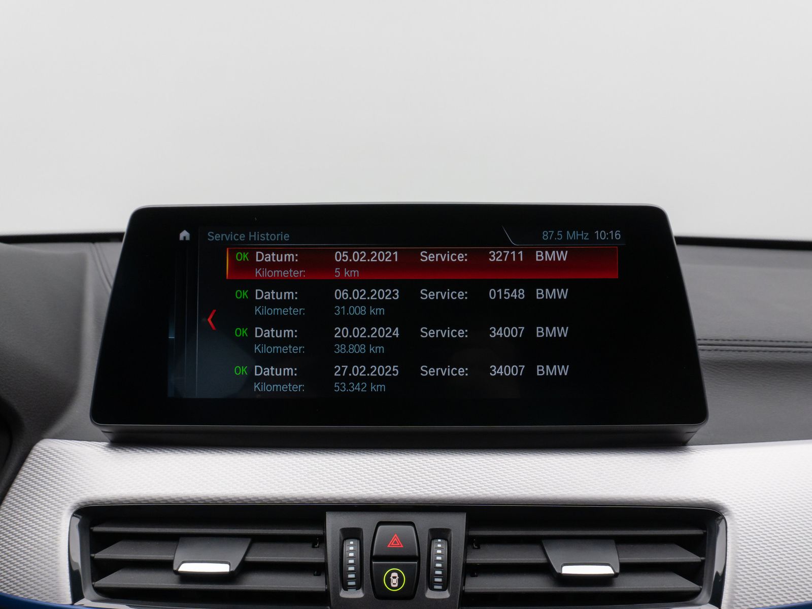 Fahrzeugabbildung BMW X1 xD25e M Sport Kamera HUD DAB HiFi Alarm 19Zol