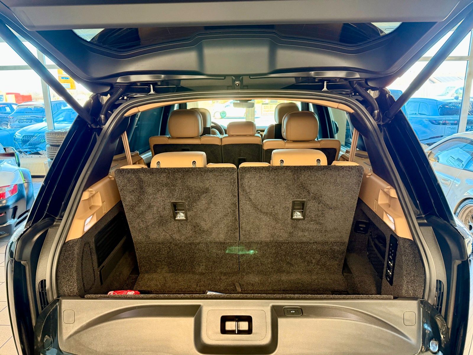 Fahrzeugabbildung Land Rover Range Rover LWB P530 Autobiography 7-Sitzer/23"