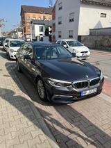 BMW 540i xDrive A - - BMW 540 mit Benzin-Antrieb: Limousine