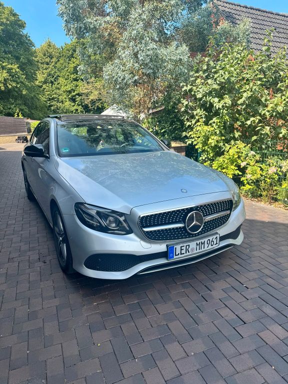 Image of Mercedes-Benz E 220