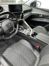 Peugeot 3008 HYBRID 225 e-EAT8 Roadtrip Roadtrip - Peugeot 3008 Roadtrip mit Hybrid-Antrieb (Benzin/Elektro)