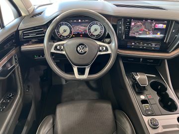 Volkswagen Touareg - 11