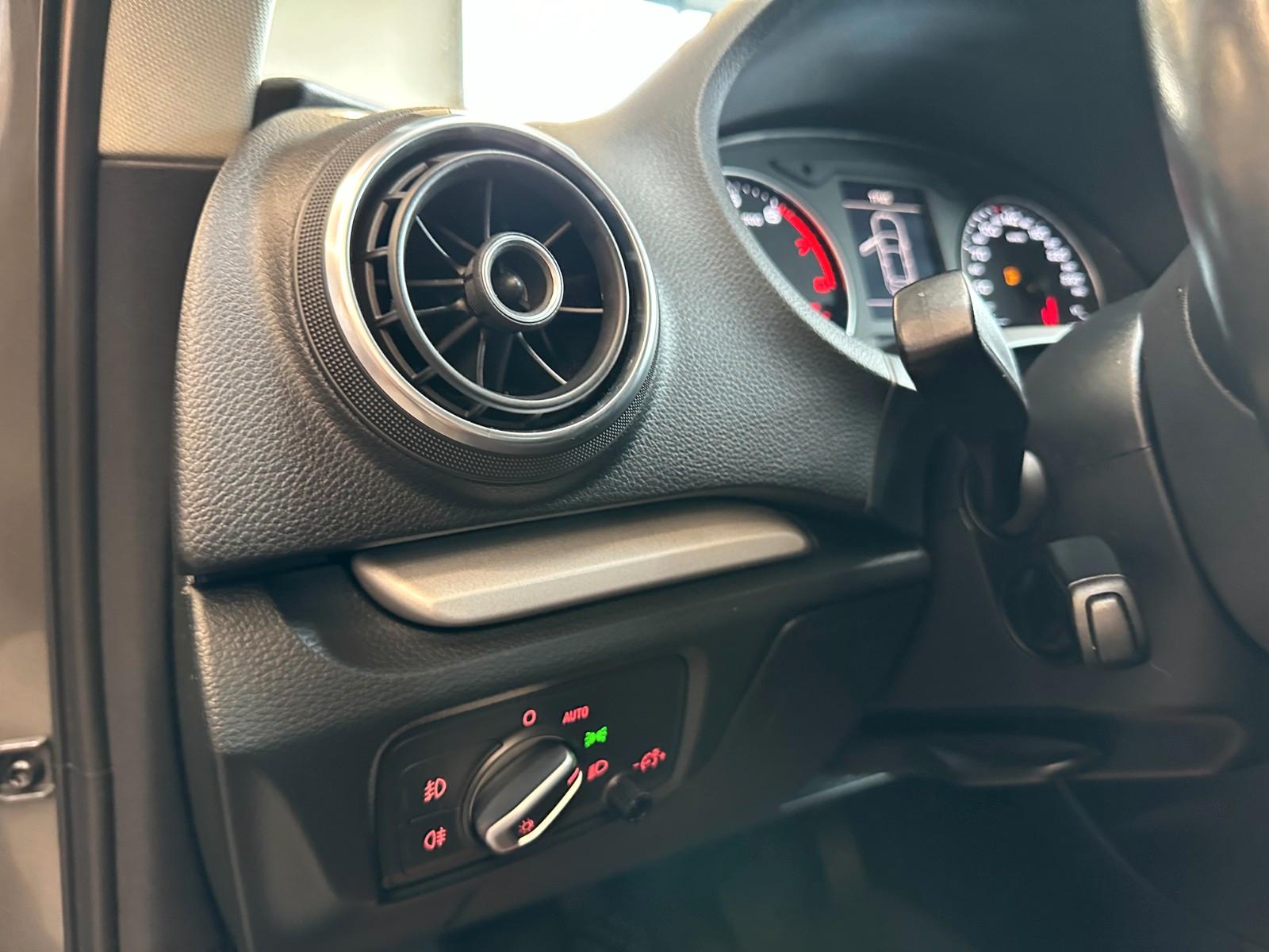 AUDI A3 1.4 TFSI 122ch ATTRACTION - BI-XÉNON - SIÈGES CHAUFFANTS - CLIM BIZONE - RÉGULATEUR DE VITESSE