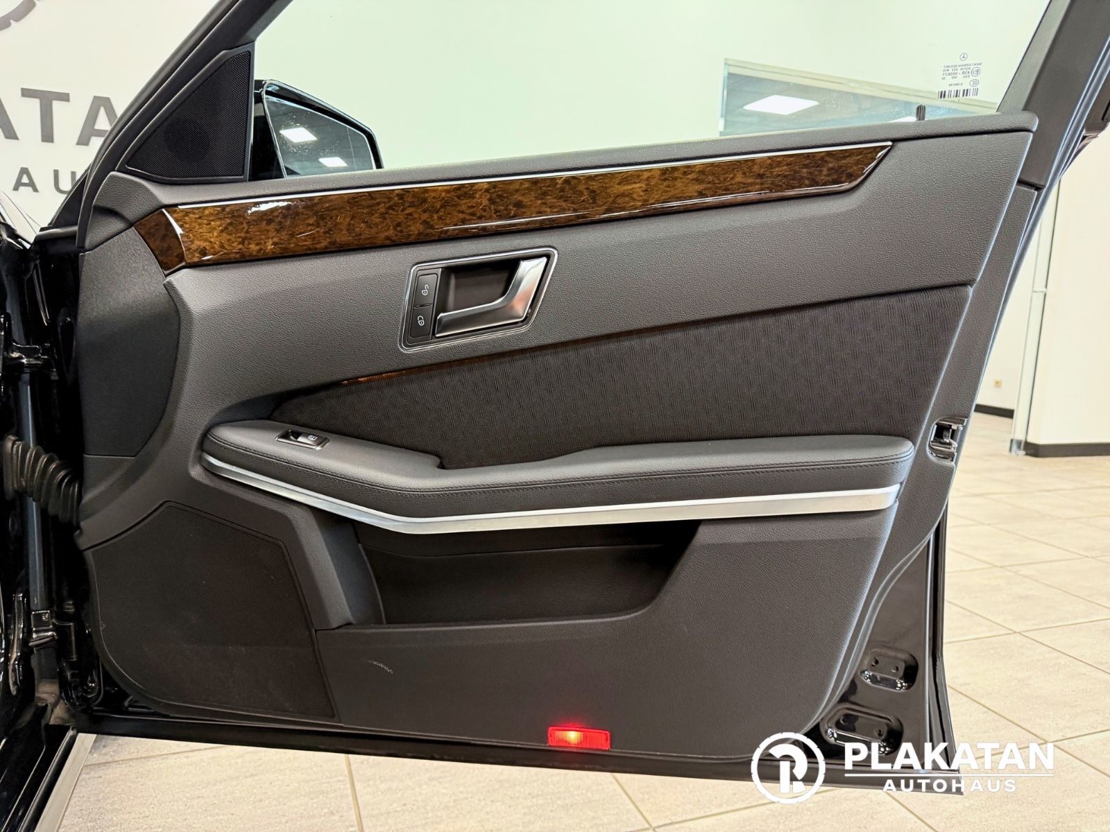 Fahrzeugabbildung Mercedes-Benz E 200 T-Modell Abst-Tempomat Navi MB-Service