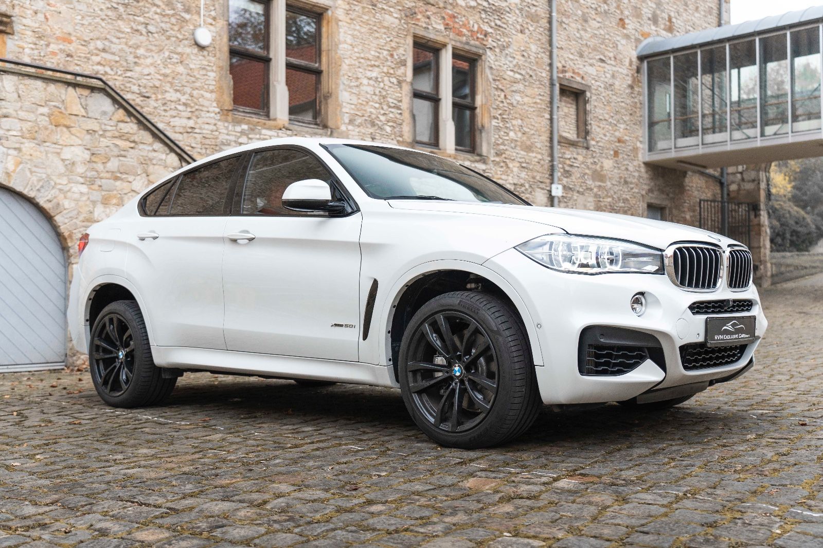 Fahrzeugabbildung BMW X6 xDrive50i M-Sportpaket 360° HUD H&K LED SOFT