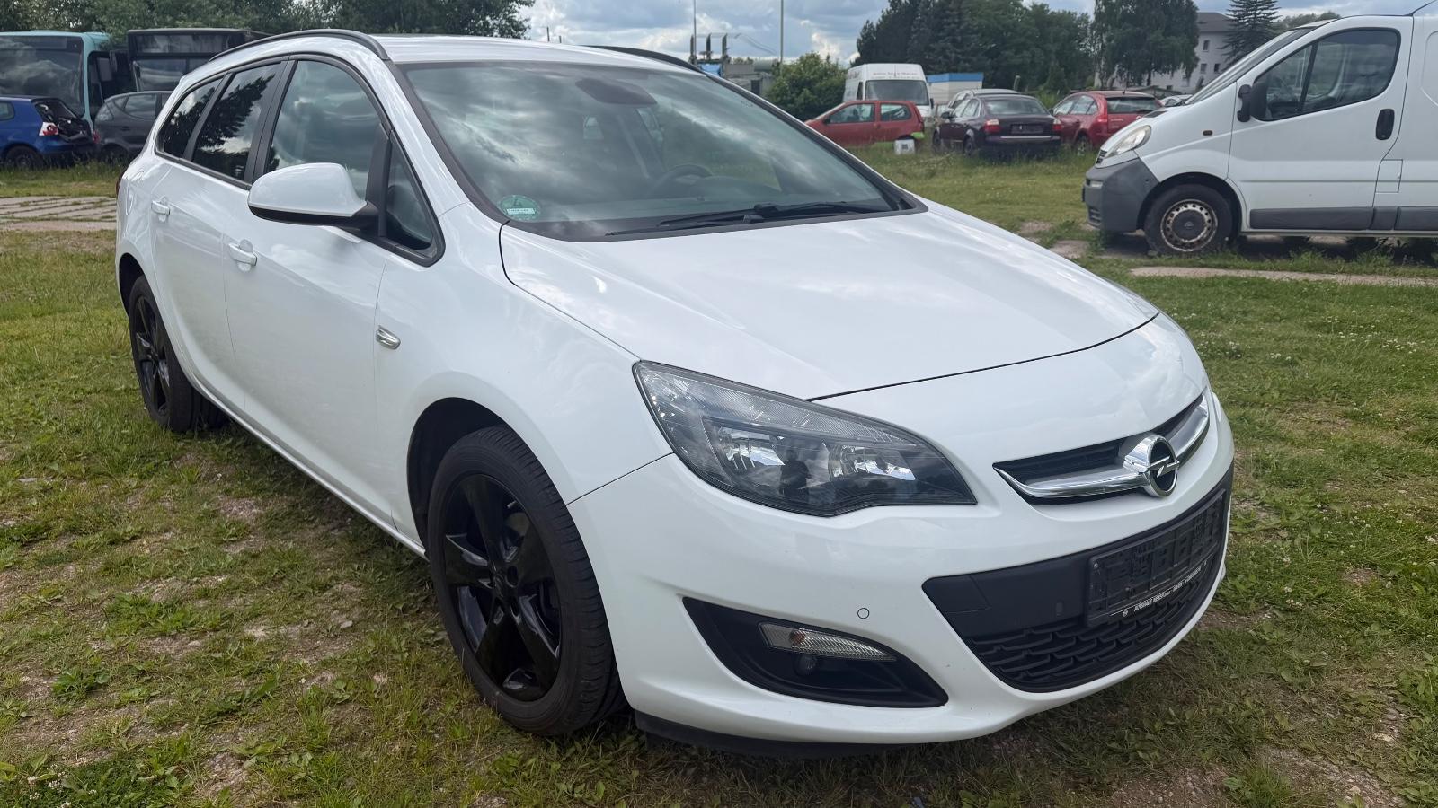 Opel Astra J Sports Tourer Style