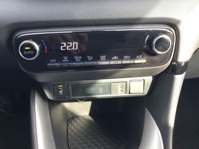 Yaris 1.5 Hybrid Style PDC SHZ KAMERA ACC LED