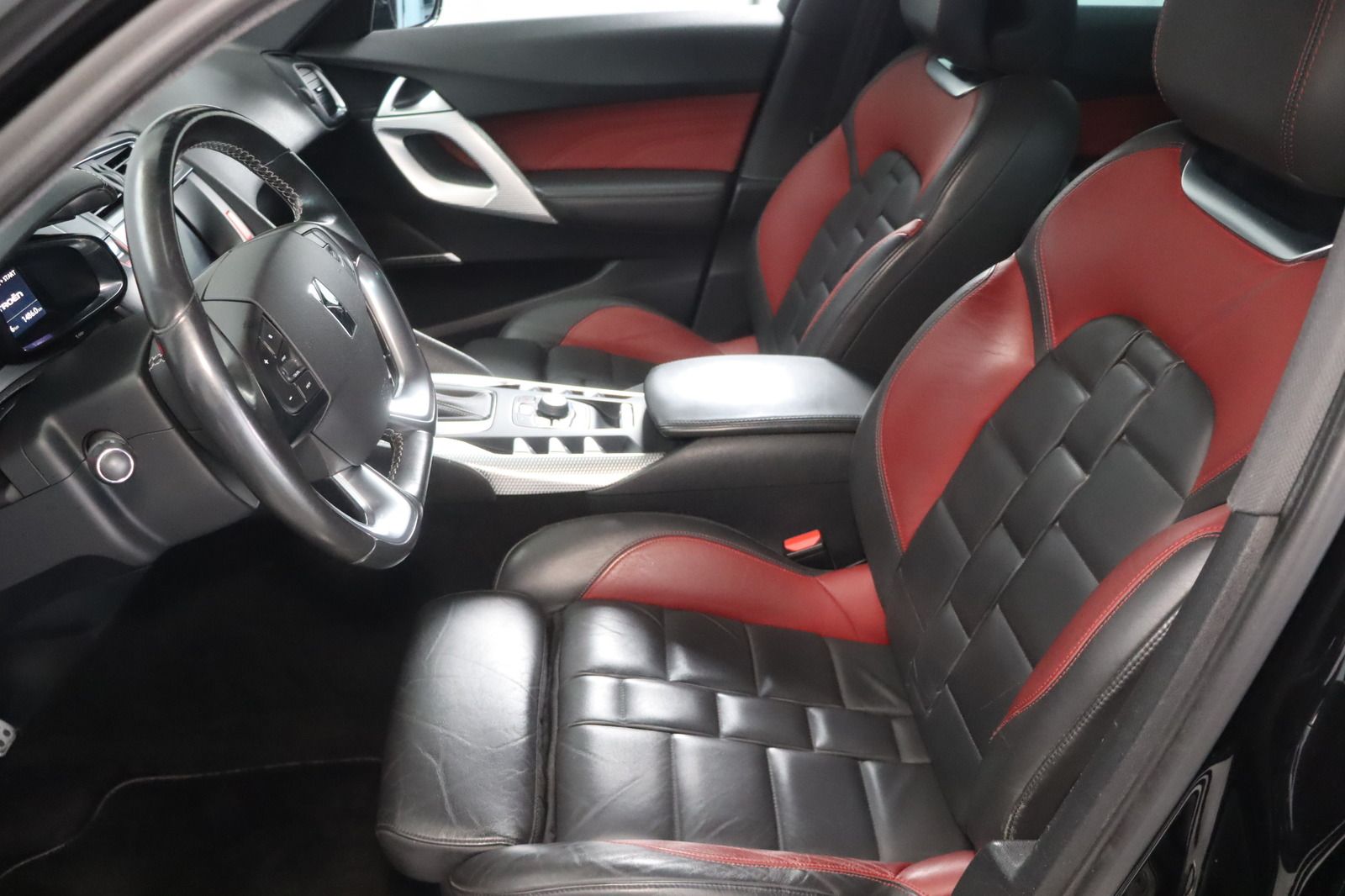 Fahrzeugabbildung DS Automobiles DS5 2.0 HDi SportChic * HUD * LEDER * Navi