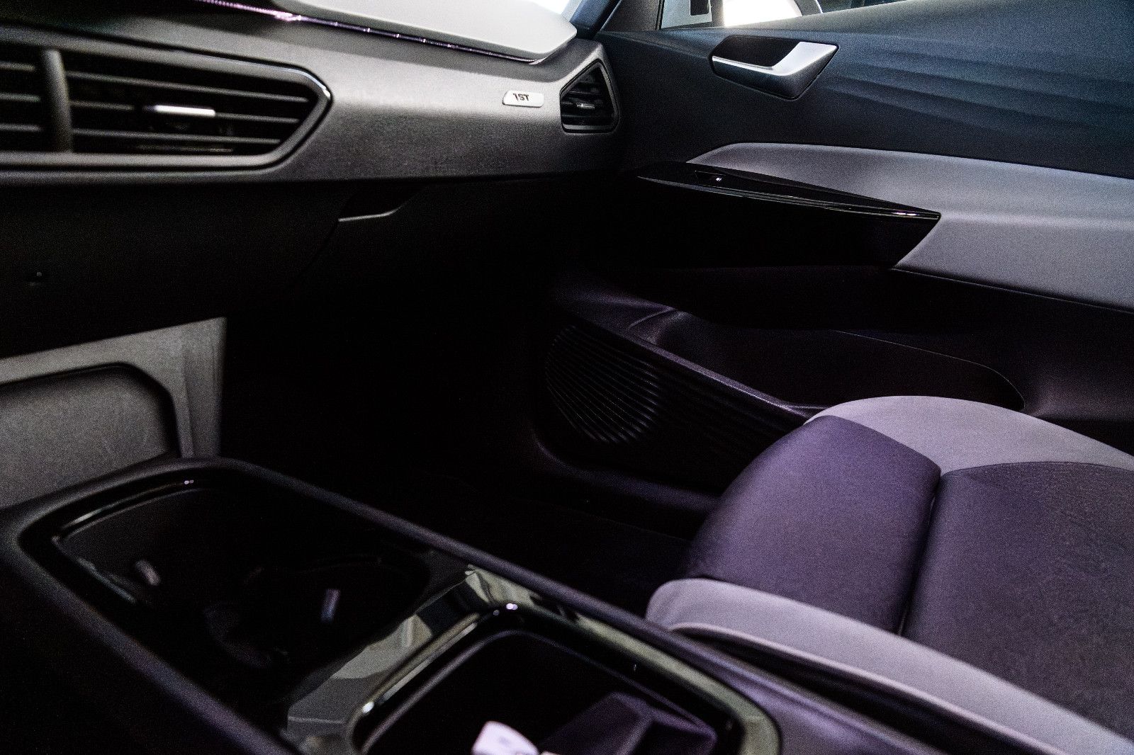 Fahrzeugabbildung Volkswagen ID.3 Pro Performance 150 kW*LED+SHZ+PANORAMA+NAV