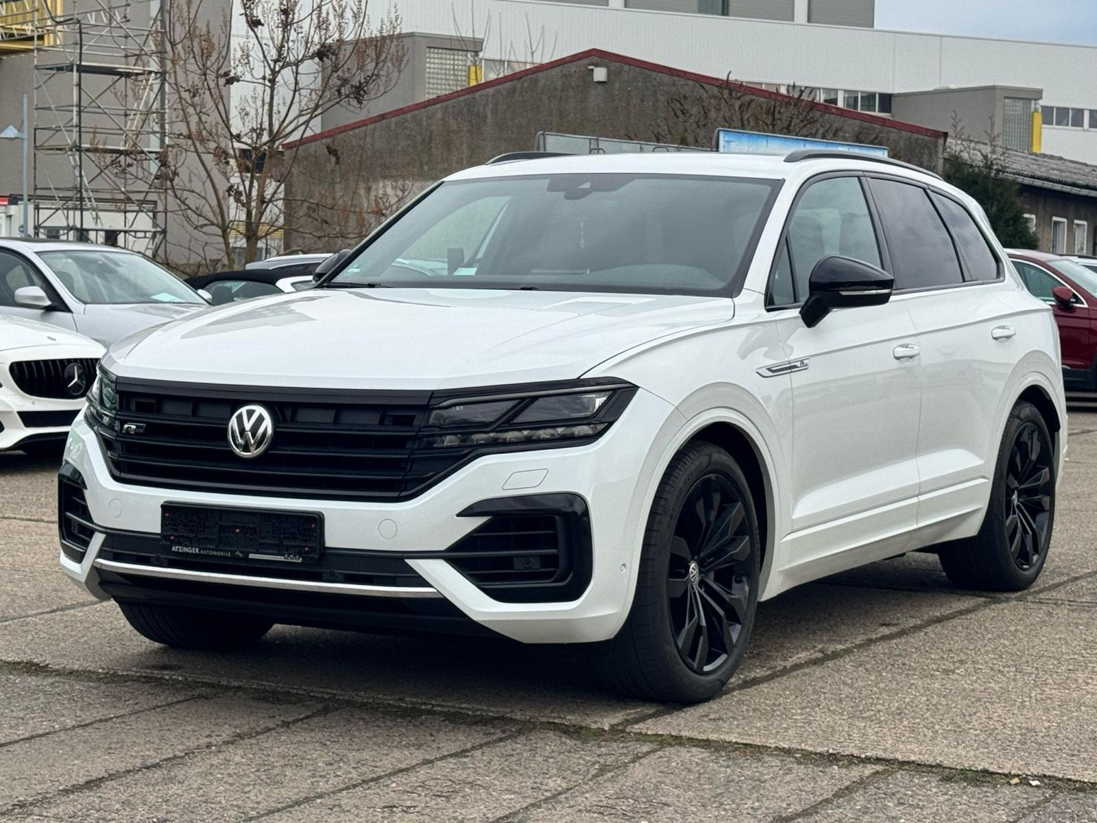 Volkswagen Touareg 3.0 TDI R-Line 210Kw AHK Service-Tüv Neu