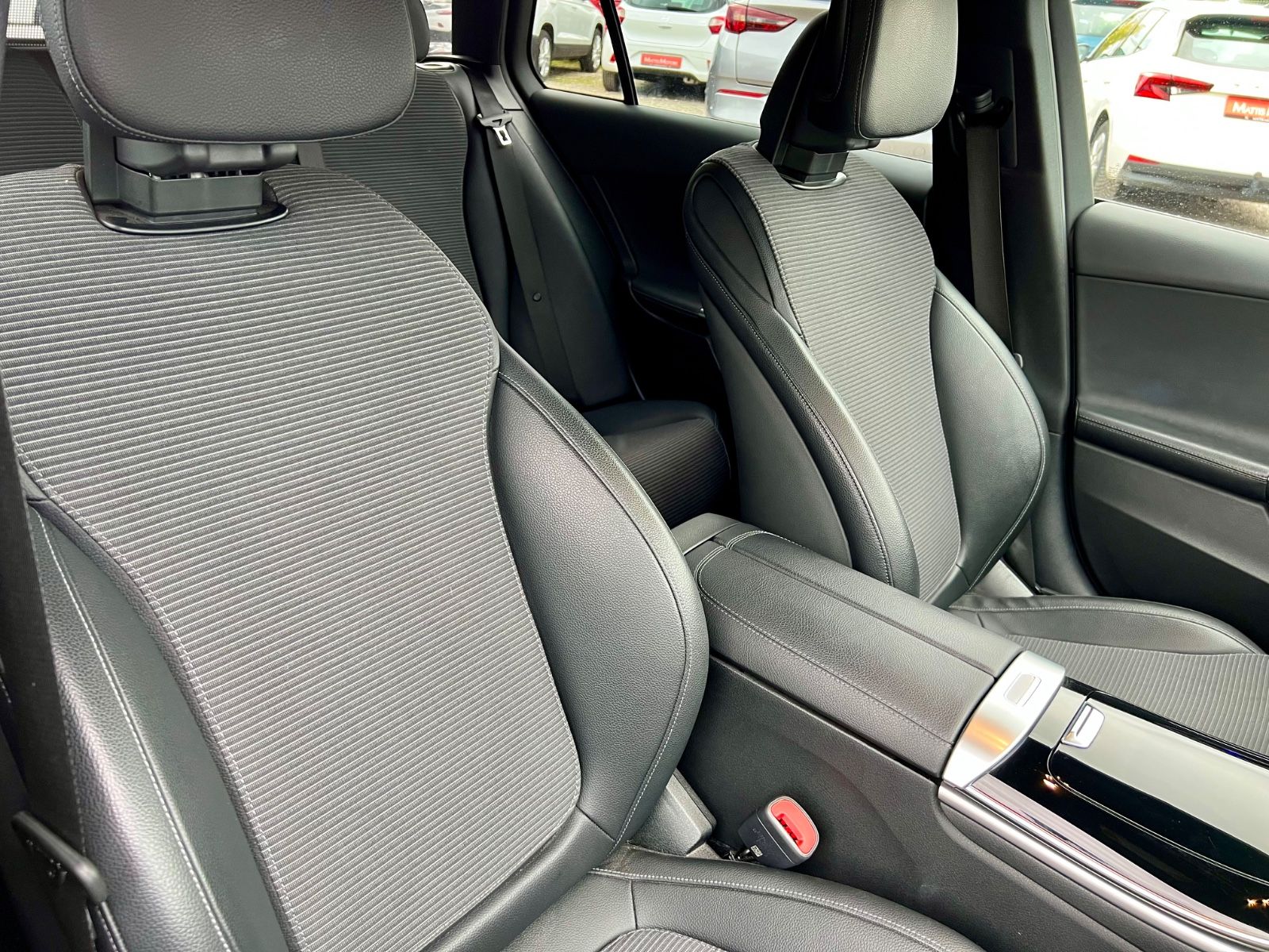 MERCEDES-BENZ C 200 C200 d AVANTGARDE AAC SHZ AHK NAVI KAMERA