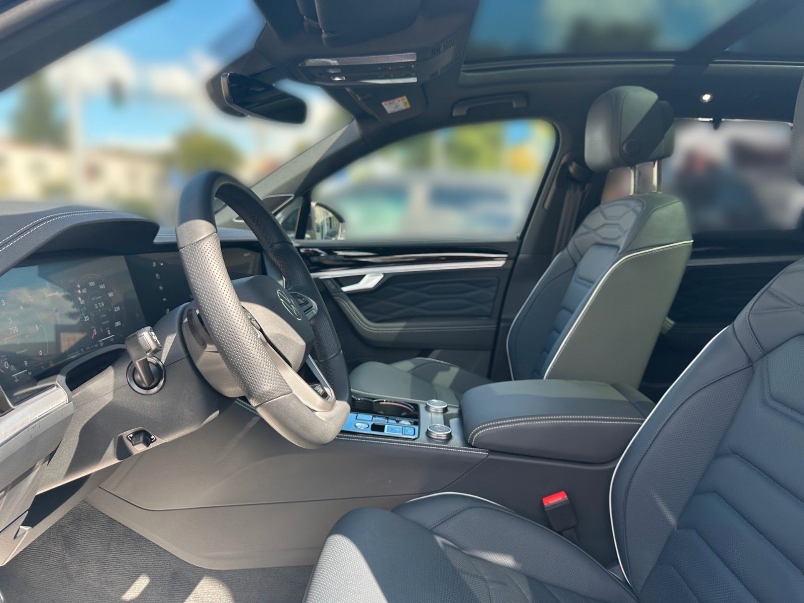 Fahrzeugabbildung Volkswagen Touareg 3.0 TDI  4Motion R-Line Pano ACC Nachtsi