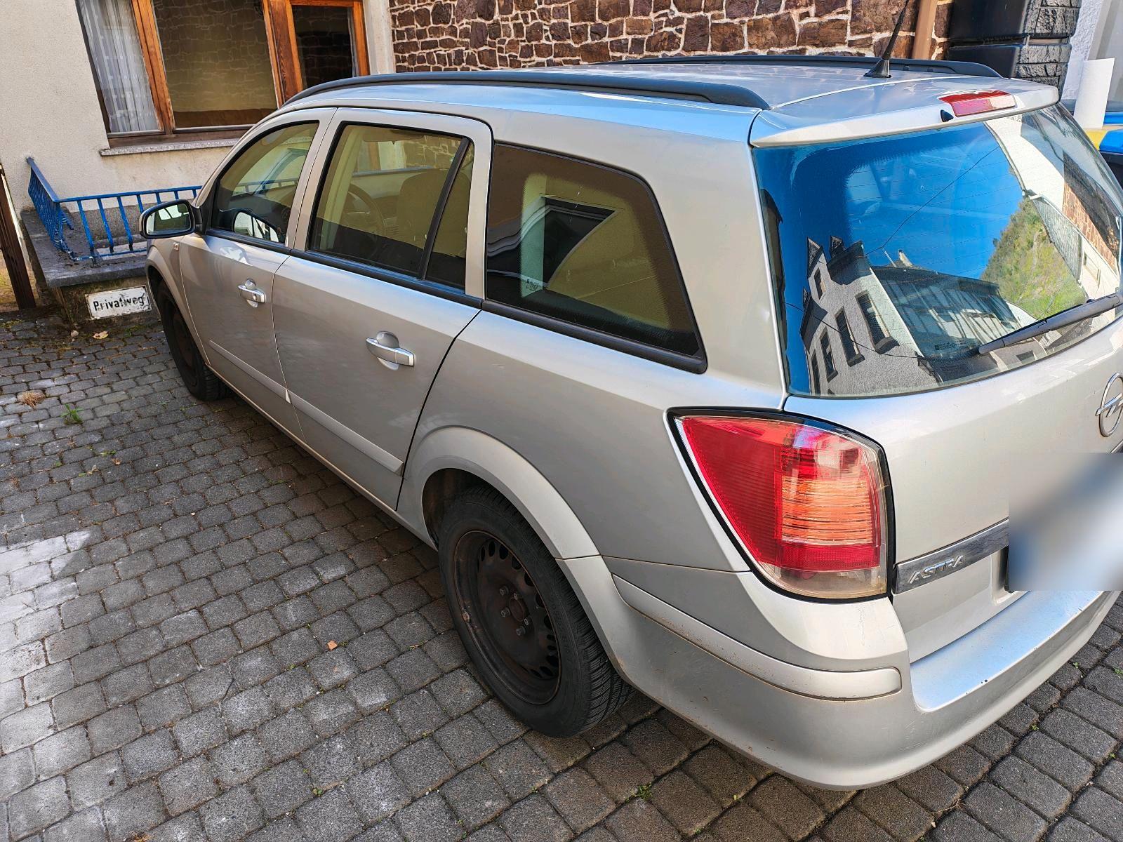 Opel Astra 2005 — interior