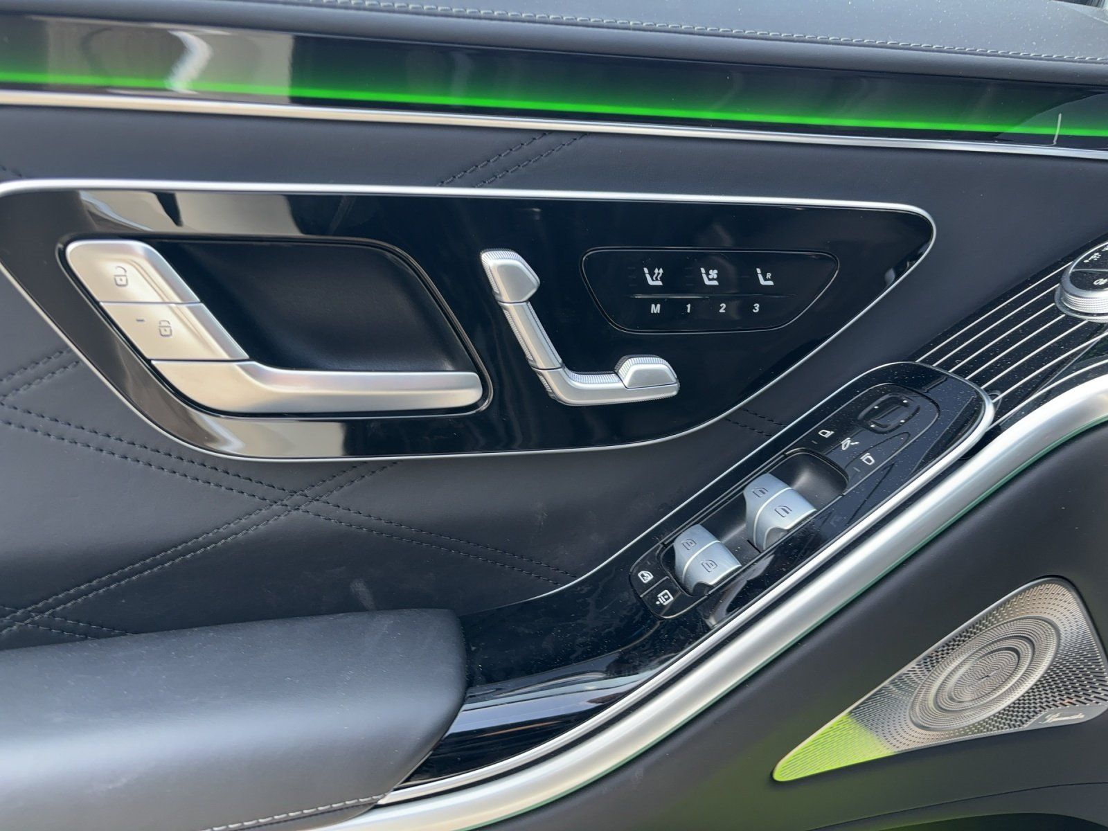 Fahrzeugabbildung Mercedes-Benz S580 Maybach TwoTone FirsClass FondTV DRIVEPILOT