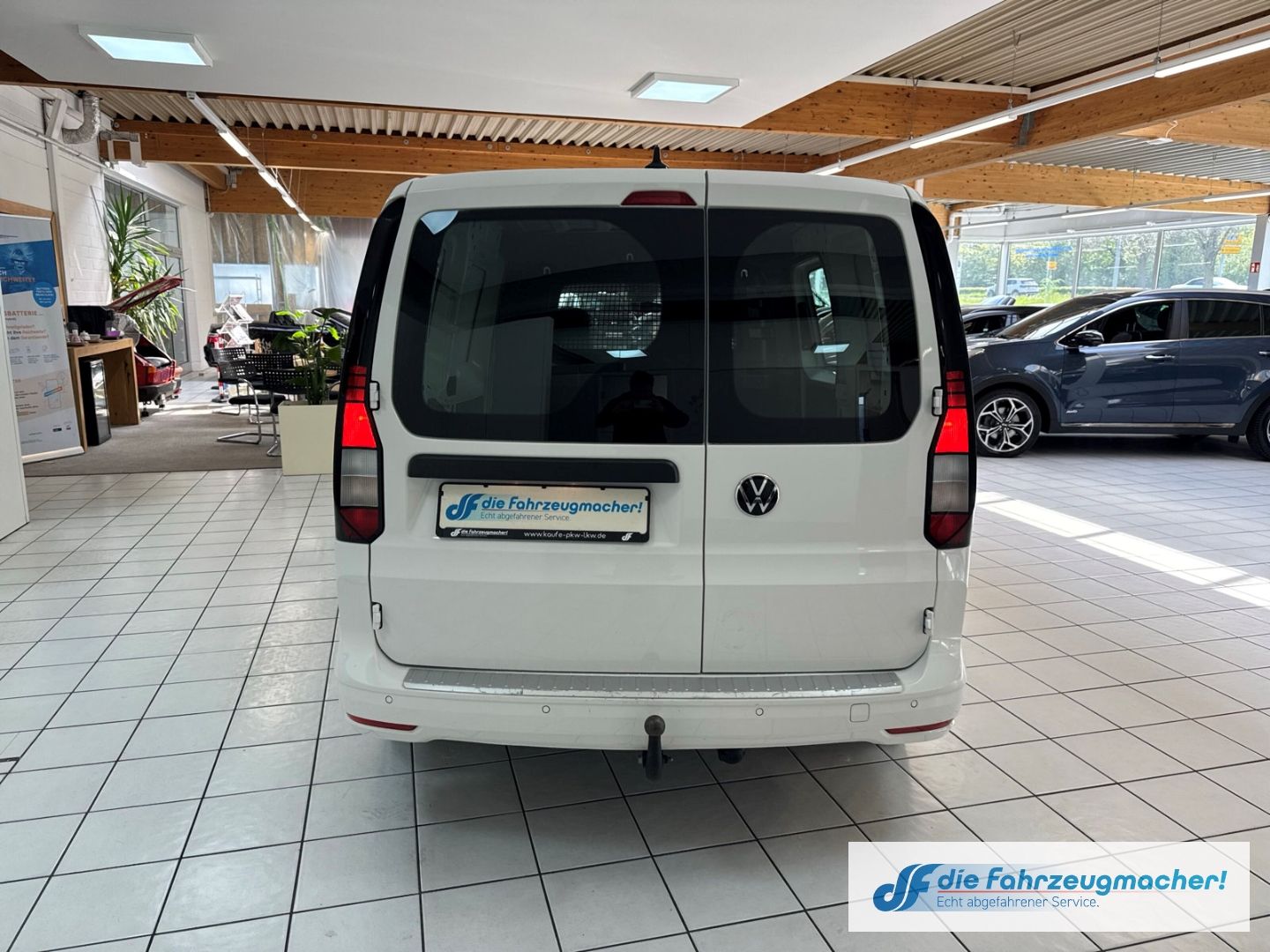 Fahrzeugabbildung Volkswagen Caddy Cargo Maxi DSG AHK 25tkm Temp PDCv+h El. P