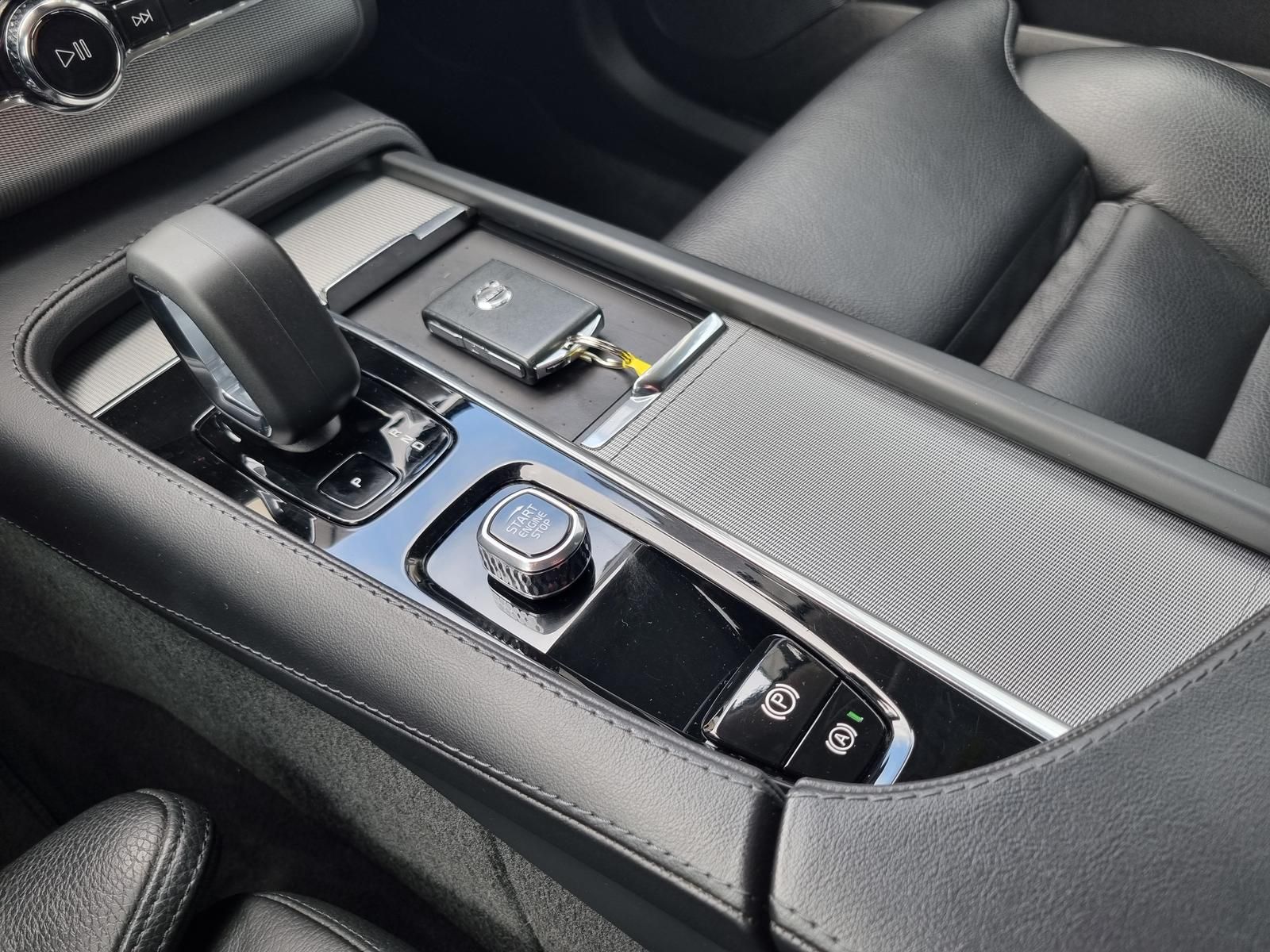 Fahrzeugabbildung Volvo XC90 B5 Diesel AWD Plus Bright 'AHK, Standheiz'