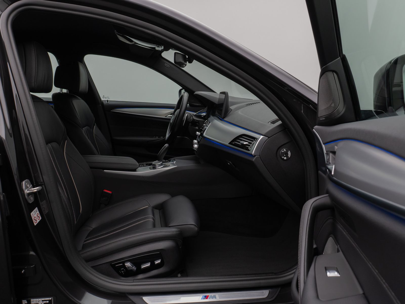 Fahrzeugabbildung BMW 530d xD M Sport Laser Kamera HUD DAB H/K Komfort