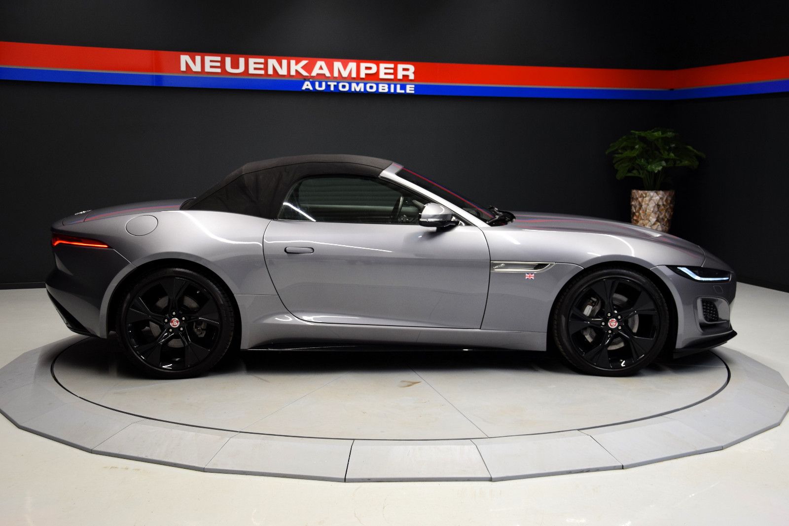 Fahrzeugabbildung Jaguar F-Type Cabriolet R-Dynamic Perf.AGA Temp. Kamera