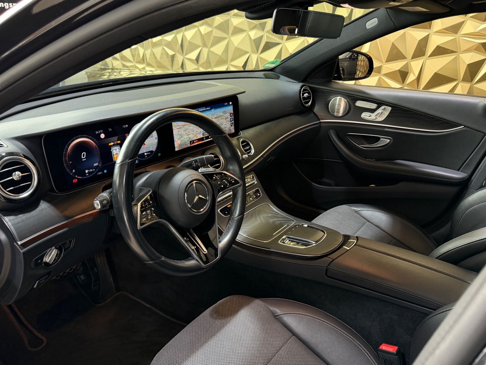 Mercedes-Benz E 300 de t|AMG-LINE|PANORAMA|BURMESTER|AHK|1.HD imagem 2
