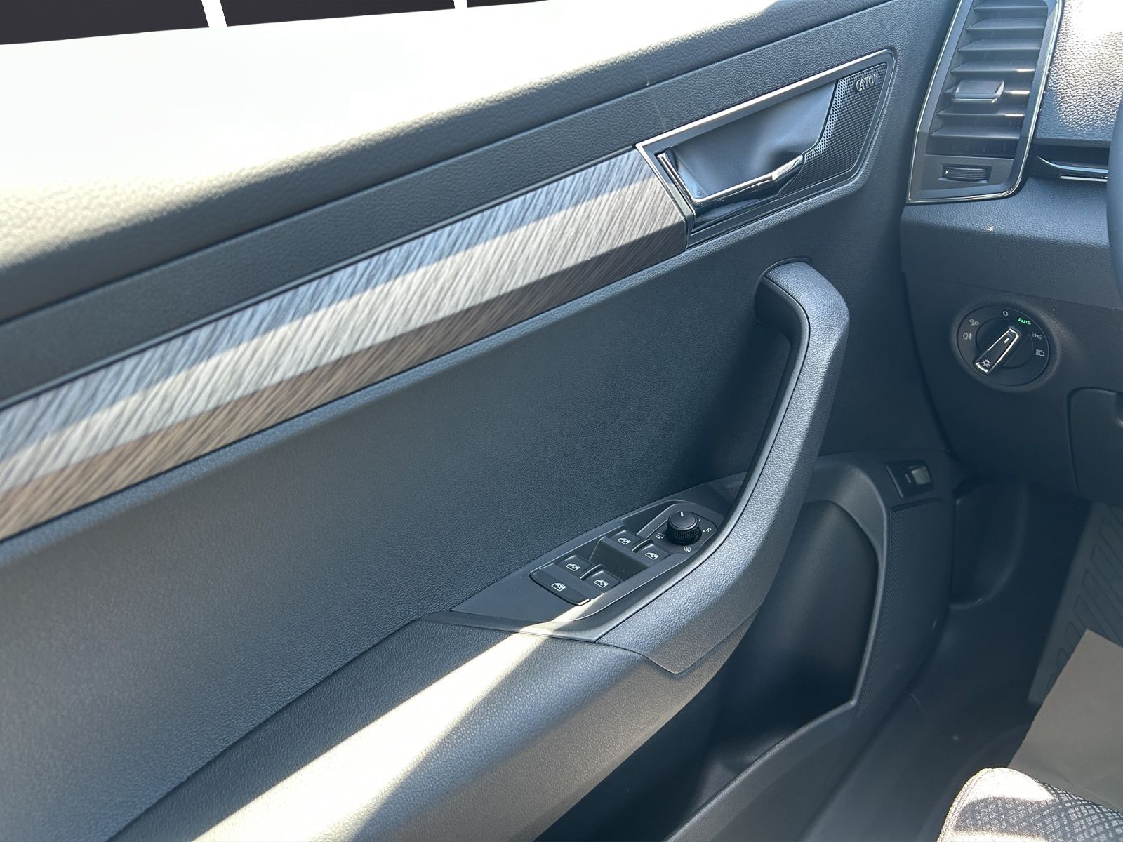 Fahrzeugabbildung SKODA Karoq 2.0 TDI Tour MATRIX AHK