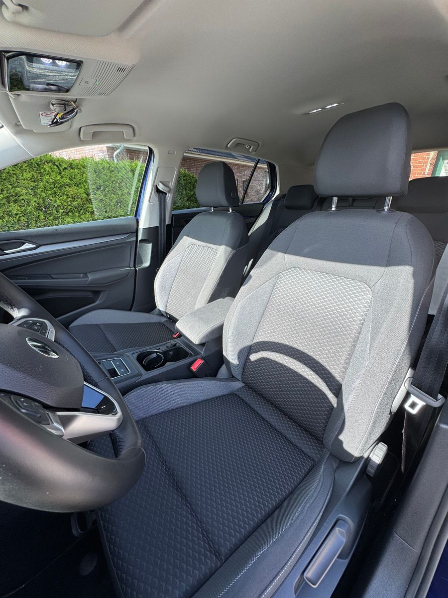Fahrzeugabbildung Volkswagen Golf VIII Lim. Active mit Neuwagengarantie