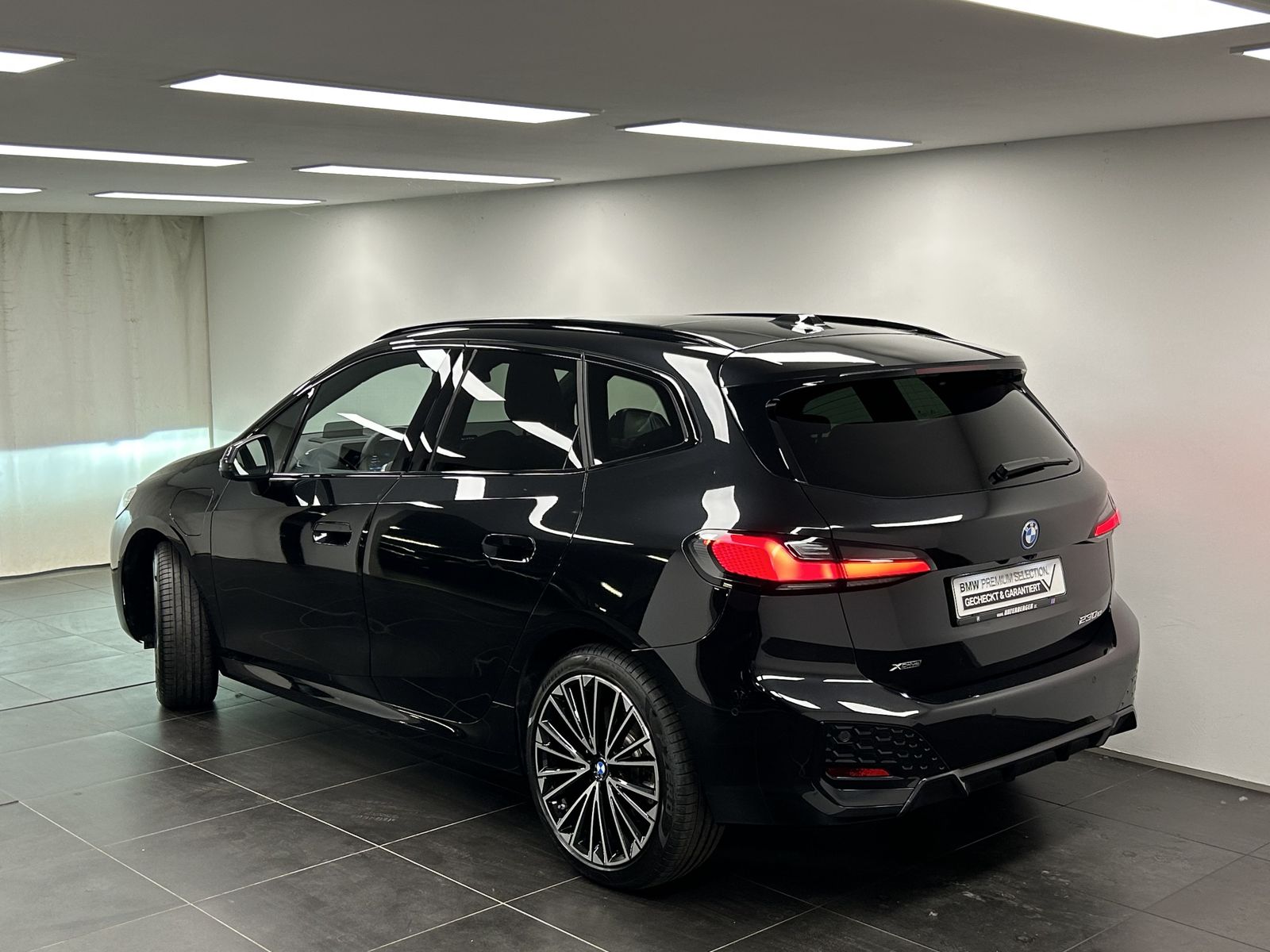 BMW 230e xDrive Active Tourer M Sportpaket Pano. Har imagem 3