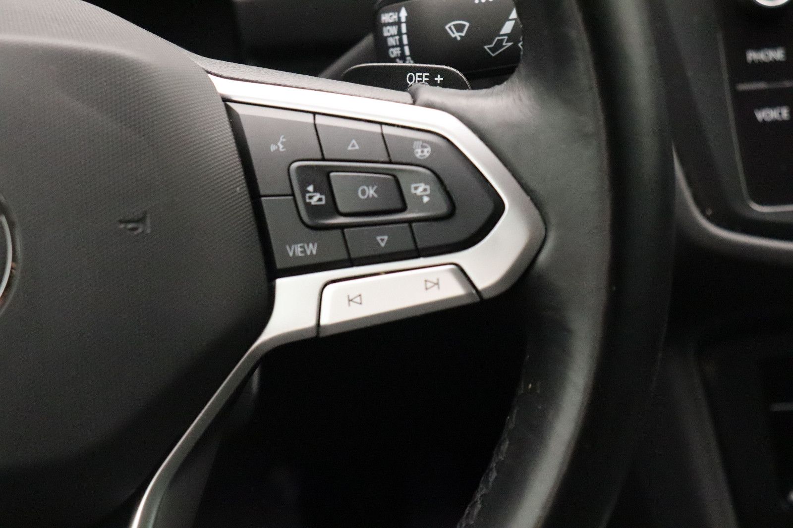 Fahrzeugabbildung Volkswagen Tiguan 1.5 DSG Life ACC LED Apple CarPlay