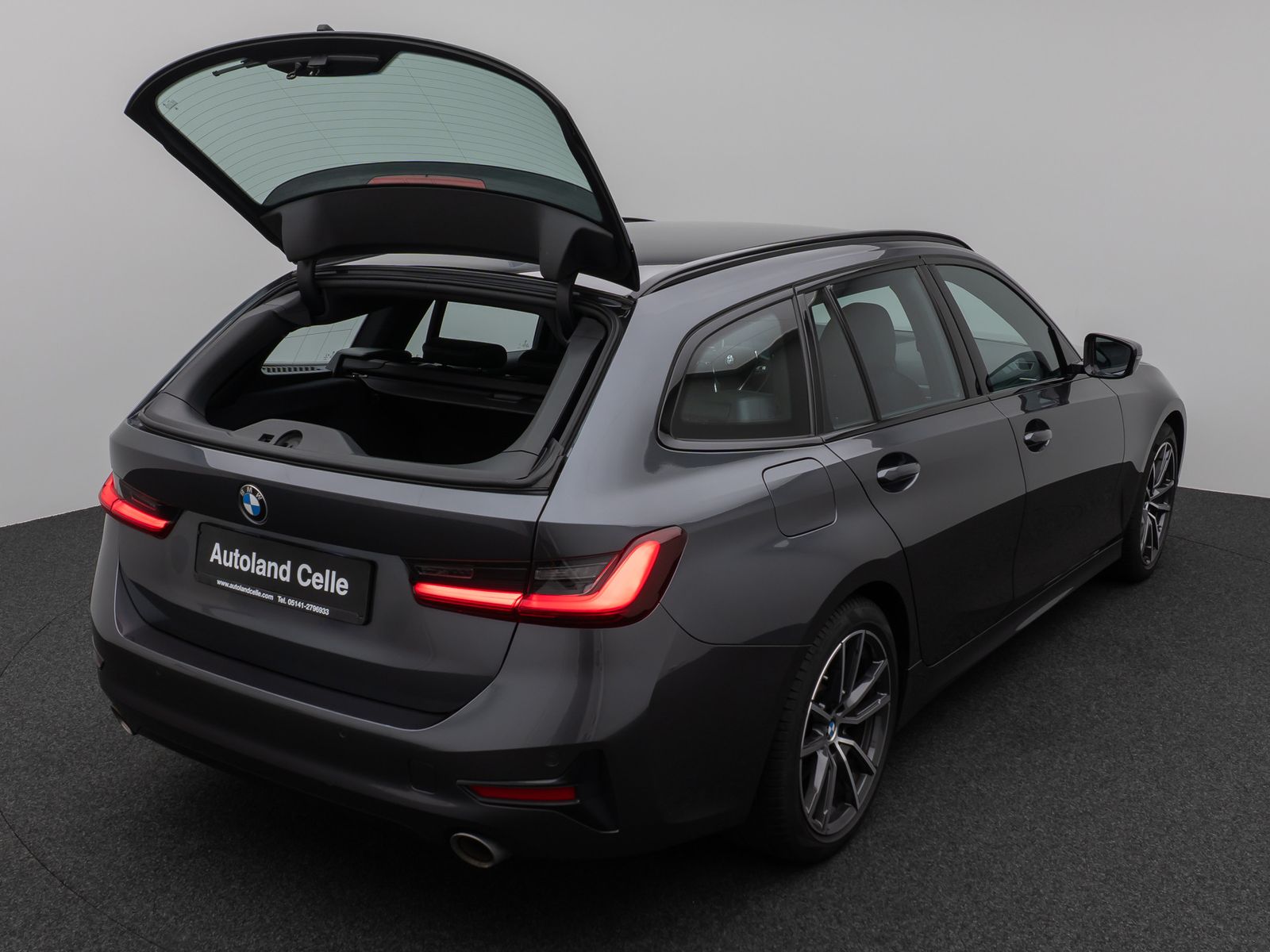 Fahrzeugabbildung BMW 330i xD SportLine DAB HiFi PDC Alarm LED M Sport