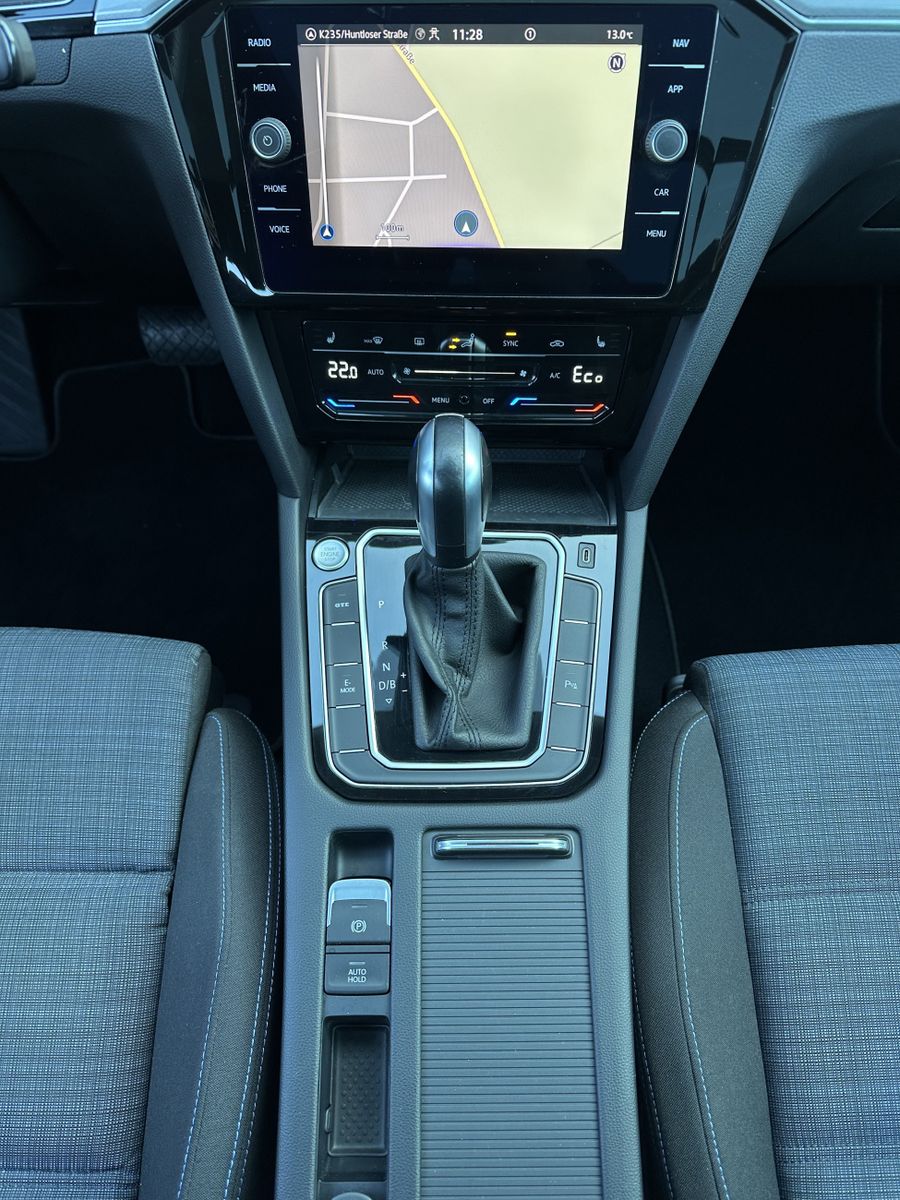 Fahrzeugabbildung Volkswagen Passat Variant GTE 1.4 TSI DSG NAV+LED+PANO+KAM